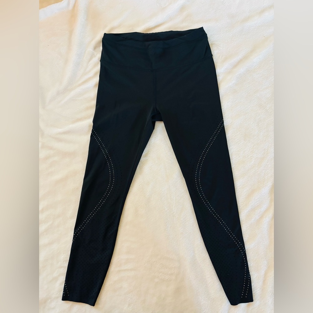 Athleta Women's Accelerate Lasercut 7/8 Black Leggings Yoga Pants Back Pocket